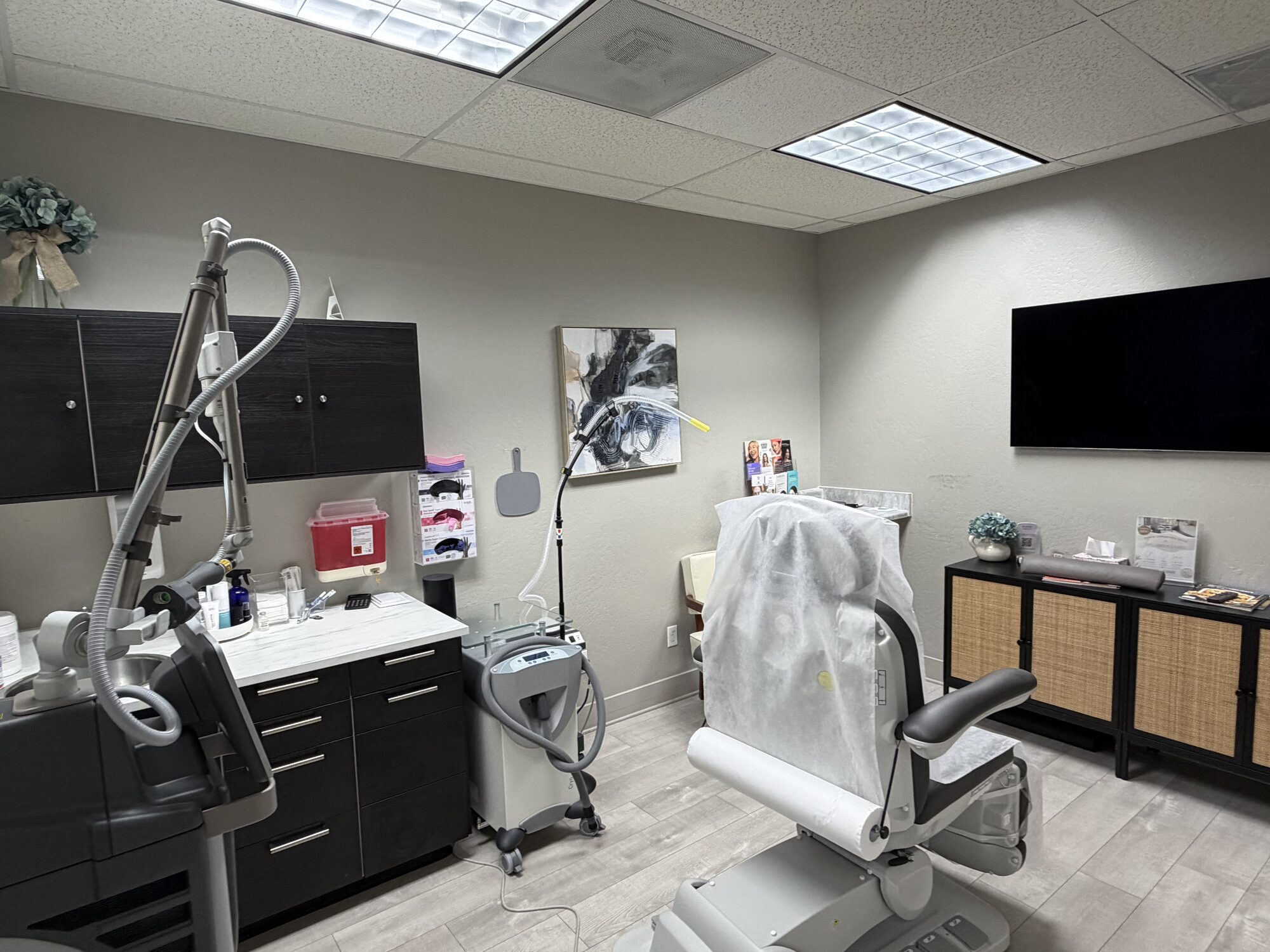 Laser and energy treatment room with advanced technology at Summit